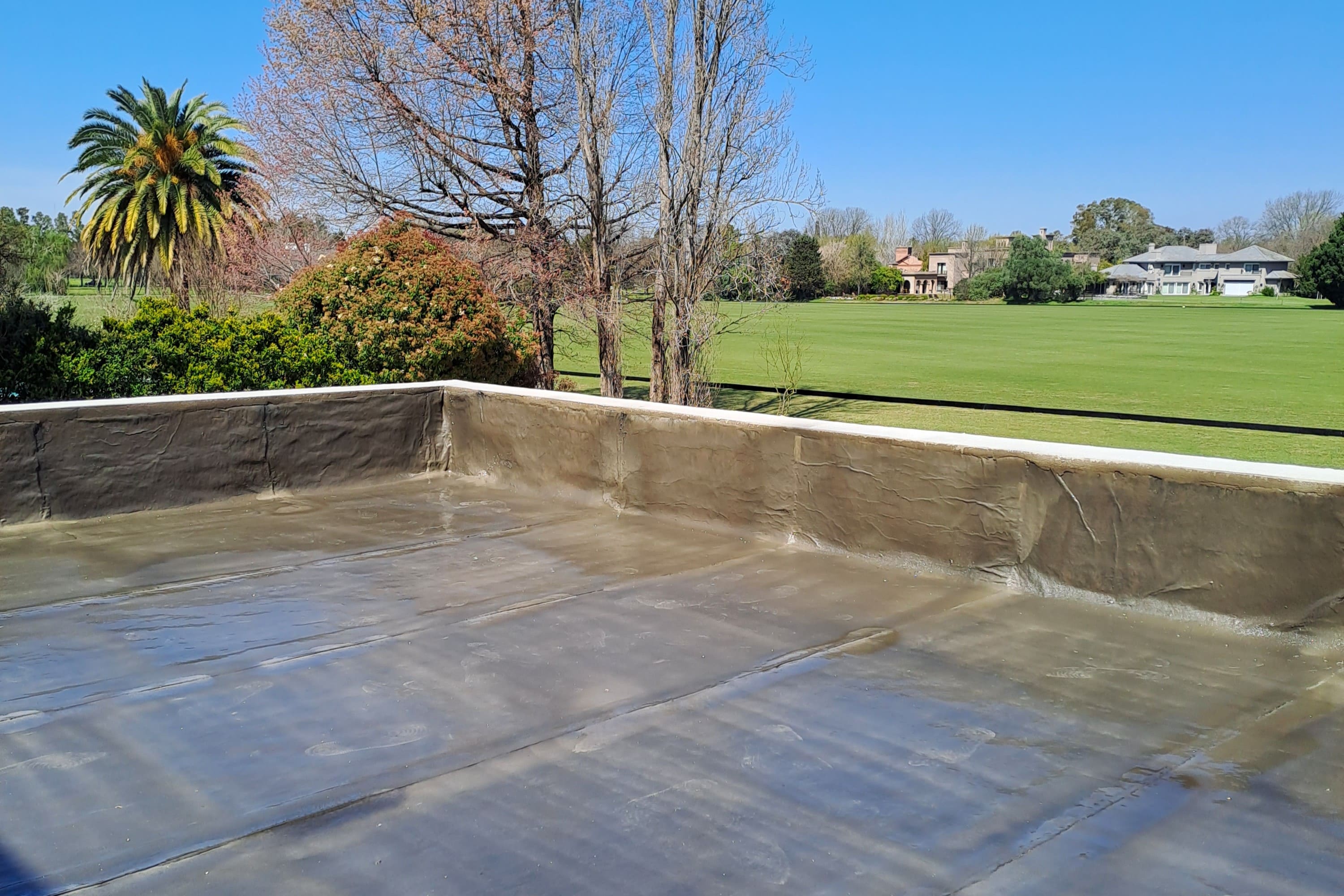 Aplicación de poliurea en cubiertas y terrazas